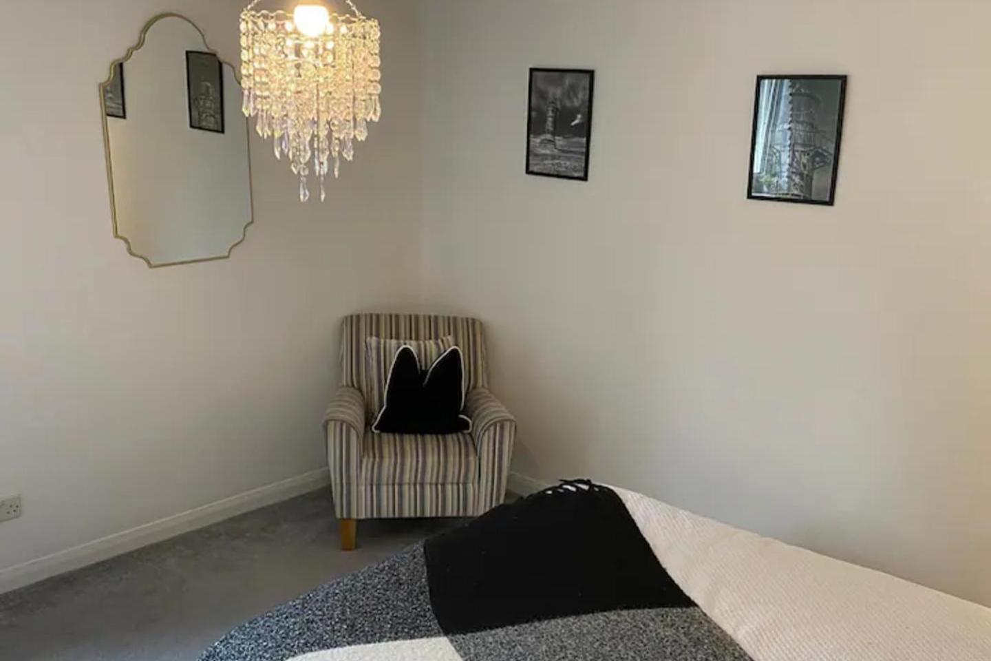 2 Bed-Sleeps 4-Sea View-Pet Friendly-Parking Apartment Llanelli Exterior photo